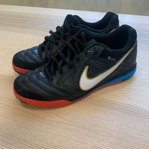 Nike 5 Gato Leather CR7 LE Indoor Soccer Shoes